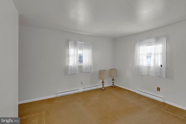 8 HUTCHINSON RD, Allentown, NJ 08501