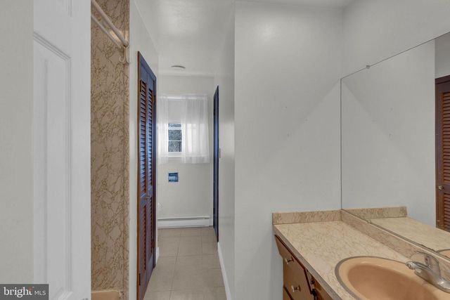 8 HUTCHINSON RD, Allentown, NJ 08501