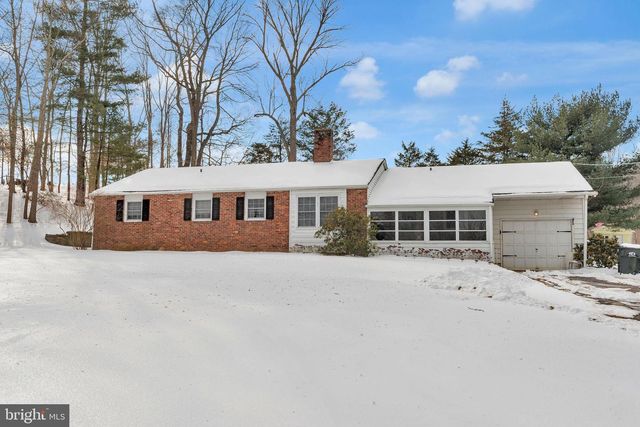 8 HUTCHINSON RD, Allentown, NJ 08501