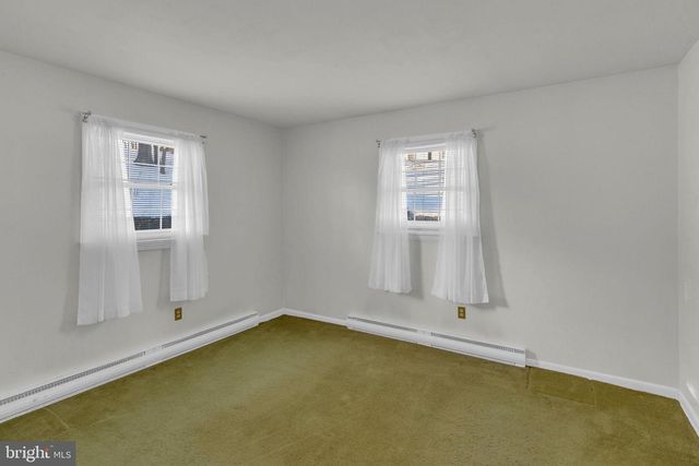 8 HUTCHINSON RD, Allentown, NJ 08501