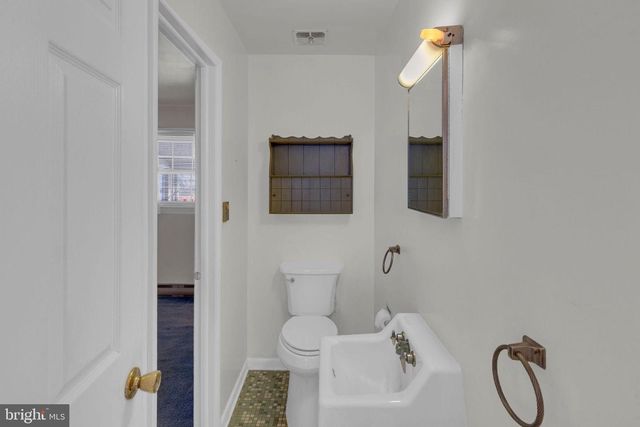 8 HUTCHINSON RD, Allentown, NJ 08501