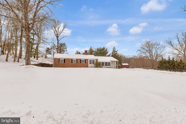 8 HUTCHINSON RD, Allentown, NJ 08501