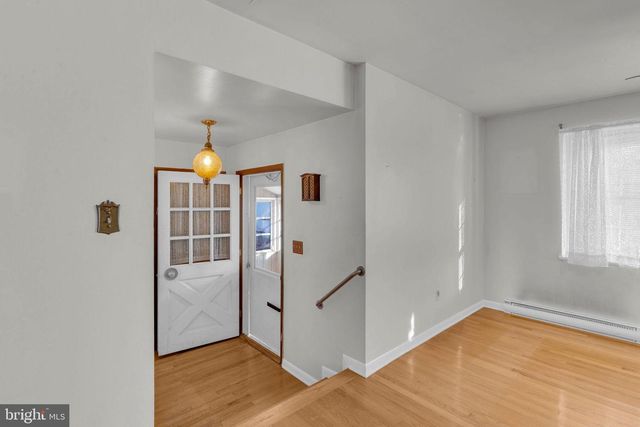 8 HUTCHINSON RD, Allentown, NJ 08501