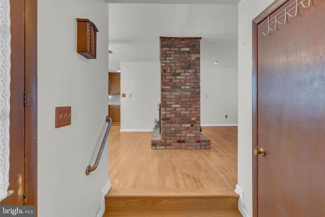 8 HUTCHINSON RD, Allentown, NJ 08501