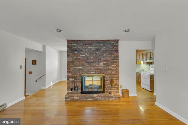 8 HUTCHINSON RD, Allentown, NJ 08501