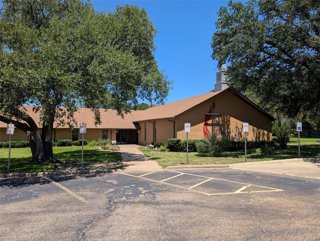 3311 Park Lake Drive, Waco, TX 76708