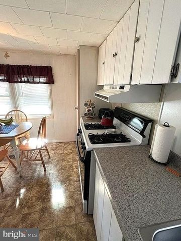 101 MAGNOLIA DR, Barnegat, NJ 08005