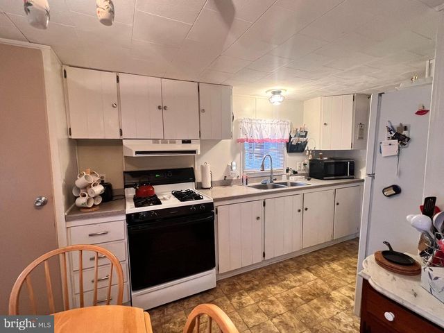 101 MAGNOLIA DR, Barnegat, NJ 08005