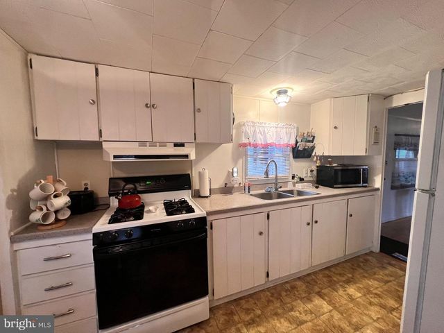 101 MAGNOLIA DR, Barnegat, NJ 08005