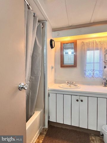 101 MAGNOLIA DR, Barnegat, NJ 08005