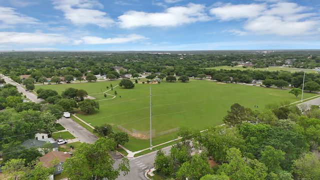 4248 Lorin Avenue, Fort Worth, TX 76105