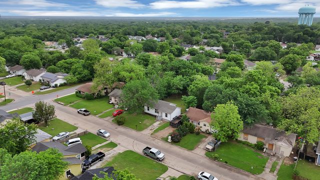 4248 Lorin Avenue, Fort Worth, TX 76105