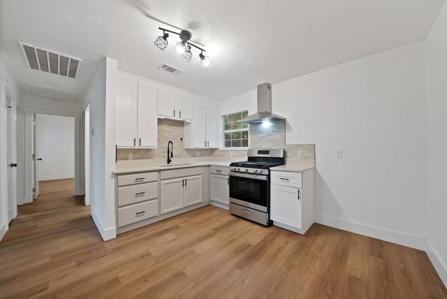 4248 Lorin Avenue, Fort Worth, TX 76105