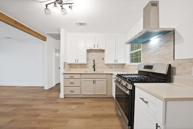 4248 Lorin Avenue, Fort Worth, TX 76105