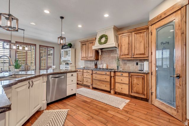 6455 S RAYMOND DR, South Weber, UT 84405