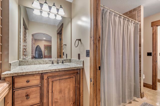 6455 S RAYMOND DR, South Weber, UT 84405