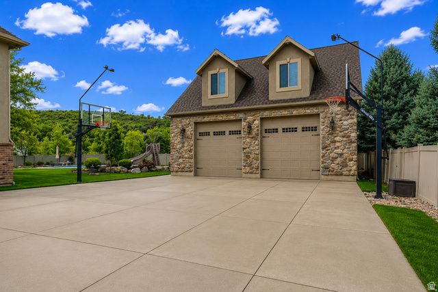 6455 S RAYMOND DR, South Weber, UT 84405