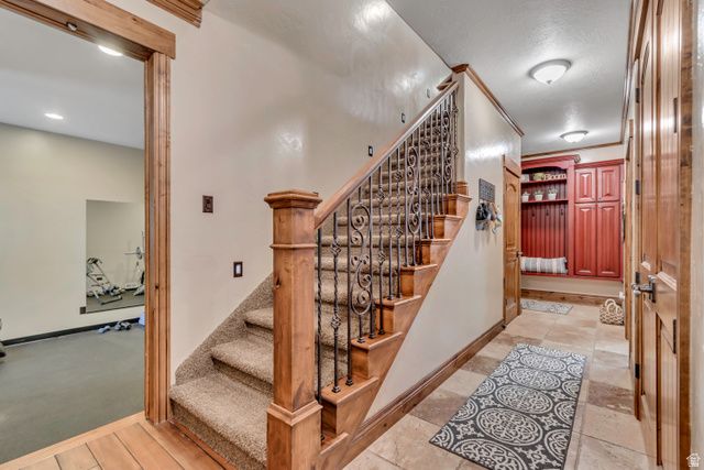 6455 S RAYMOND DR, South Weber, UT 84405