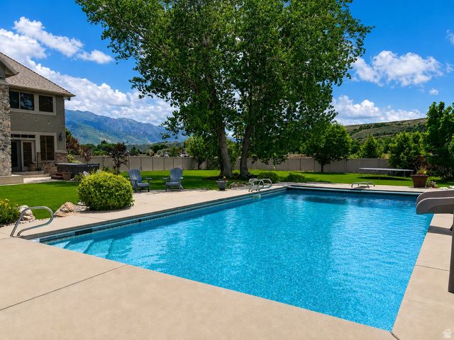6455 S RAYMOND DR, South Weber, UT 84405