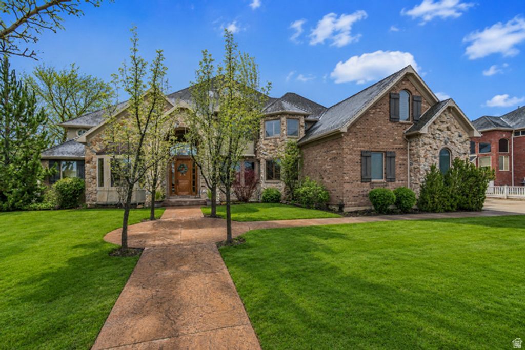 6455 S RAYMOND DR, South Weber, UT 84405