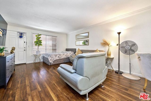 7045 Woodley Avenue 110, Van Nuys, CA 91406