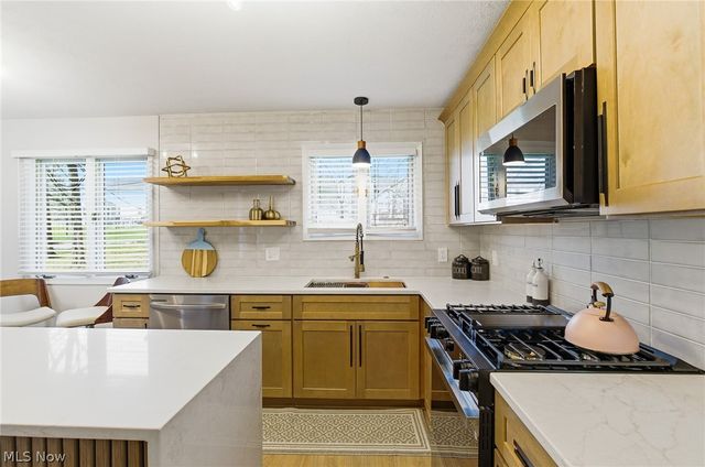 6344 Gale Drive, Seven Hills, OH 44131