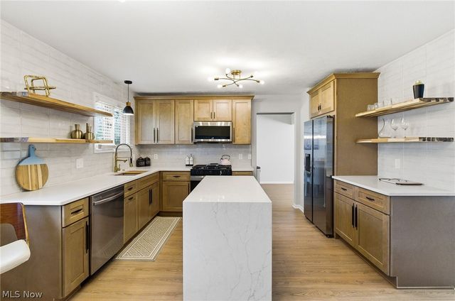 6344 Gale Drive, Seven Hills, OH 44131