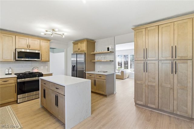 6344 Gale Drive, Seven Hills, OH 44131