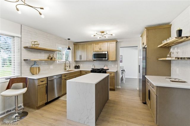 6344 Gale Drive, Seven Hills, OH 44131