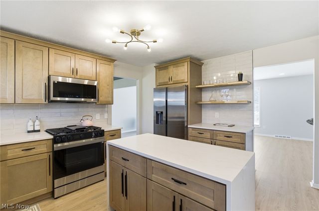 6344 Gale Drive, Seven Hills, OH 44131