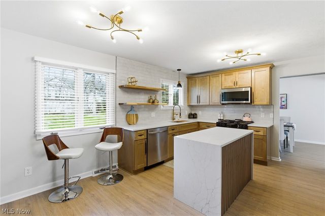 6344 Gale Drive, Seven Hills, OH 44131