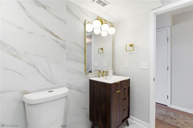 6344 Gale Drive, Seven Hills, OH 44131