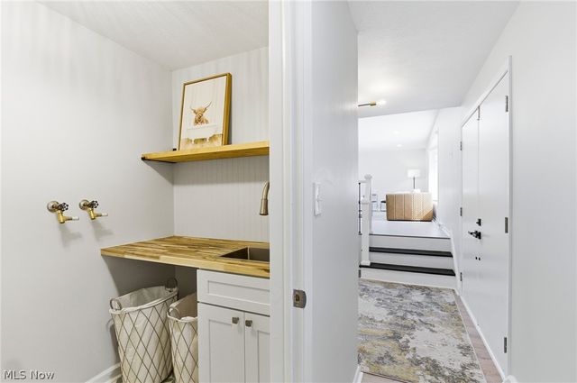 6344 Gale Drive, Seven Hills, OH 44131