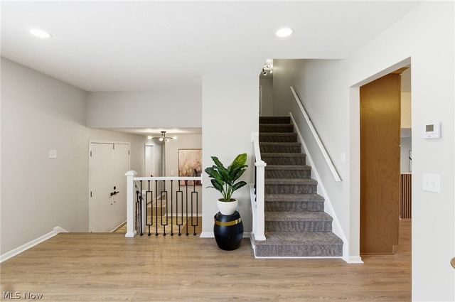 6344 Gale Drive, Seven Hills, OH 44131