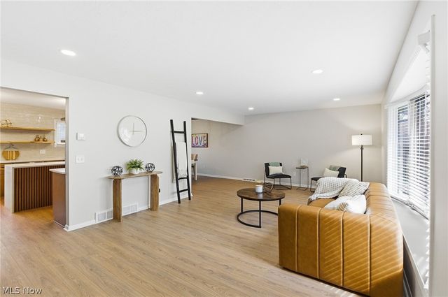 6344 Gale Drive, Seven Hills, OH 44131