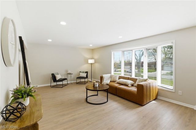 6344 Gale Drive, Seven Hills, OH 44131