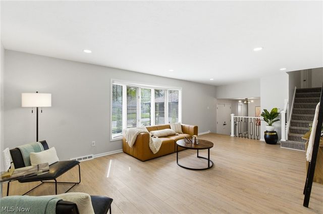 6344 Gale Drive, Seven Hills, OH 44131