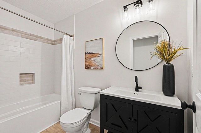87 Juniper Street, Mahtomedi, MN 55115