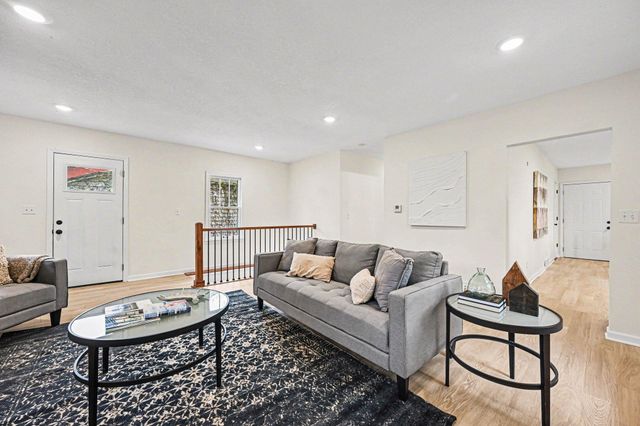 87 Juniper Street, Mahtomedi, MN 55115
