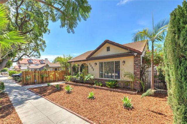3352 Larga, Los Angeles, CA 90039