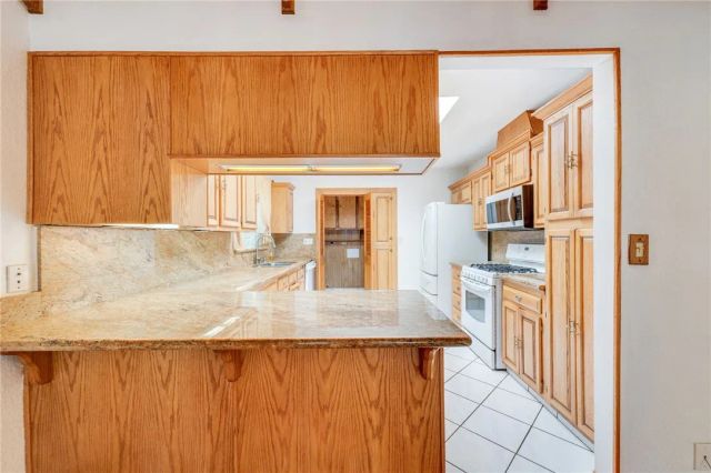 3352 Larga, Los Angeles, CA 90039