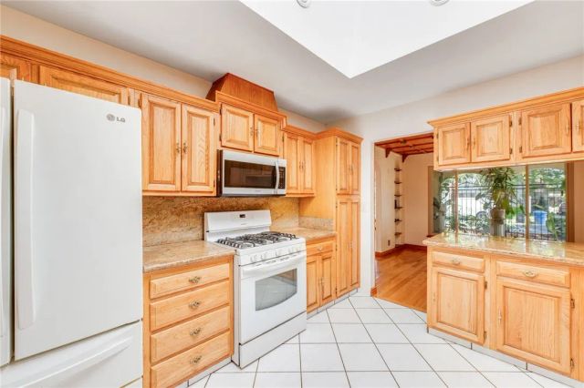 3352 Larga, Los Angeles, CA 90039