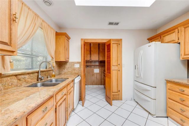 3352 Larga, Los Angeles, CA 90039