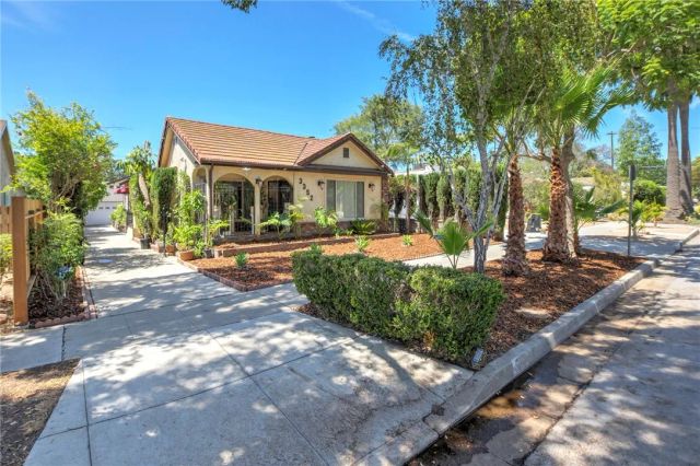 3352 Larga, Los Angeles, CA 90039