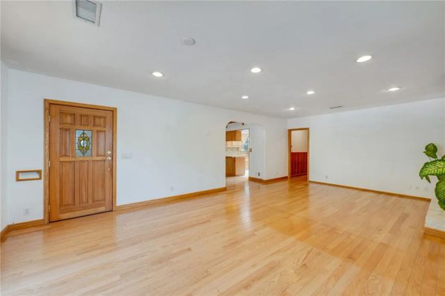 3352 Larga, Los Angeles, CA 90039