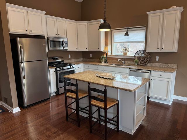 10295 Northridge Court, White Lake, MI 48386