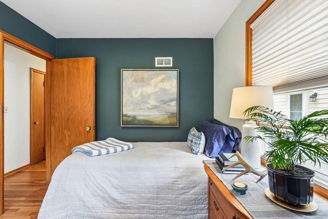 4949 Idlewild AVENUE, Whitefish Bay, WI 53217