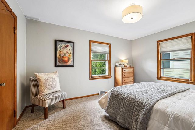 4949 Idlewild AVENUE, Whitefish Bay, WI 53217
