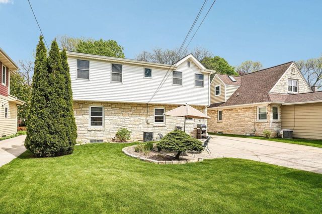 4949 Idlewild AVENUE, Whitefish Bay, WI 53217
