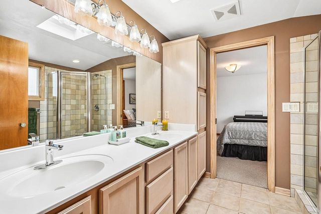 4949 Idlewild AVENUE, Whitefish Bay, WI 53217